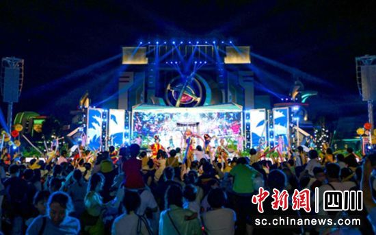 主题夜场演出。自贡方特 供图 主题夜场演出。自贡方特 供图