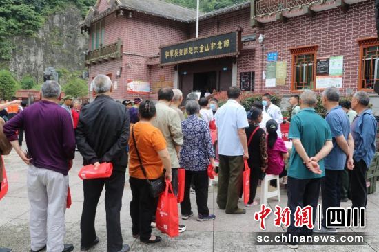 义诊现场。西宁联勤保障中心第九四五医院供图 义诊现场。西宁联勤保障中心第九四五医院供图