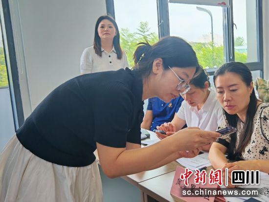 现场操作领会。杜成钱 摄 现场操作领会。杜成钱 摄
