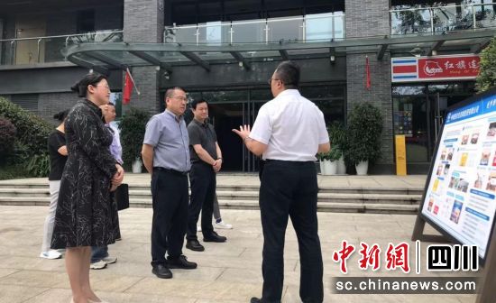 调研组进行调研交流。中铁文旅川投公司供图 调研组进行调研交流。中铁文旅川投公司供图