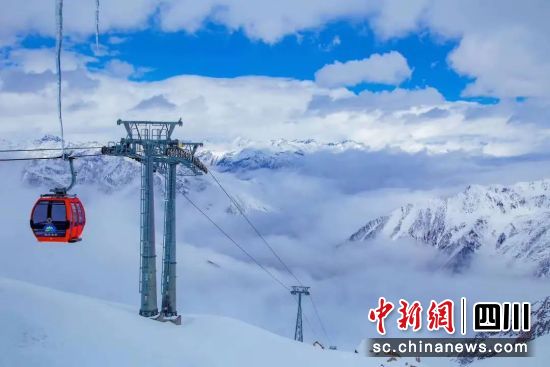 图为达古冰川的客运缆车。达古冰川风景名胜区管理局供图 图为达古冰川的客运缆车。达古冰川风景名胜区管理局供图