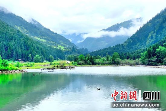 图为达古冰川金猴海风光。达古冰川风景名胜区管理局供图 图为达古冰川金猴海风光。达古冰川风景名胜区管理局供图
