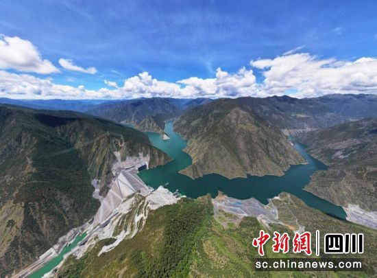 图为雅砻江两河口水电站。雅砻江公司 供图 图为雅砻江两河口水电站。雅砻江公司 供图