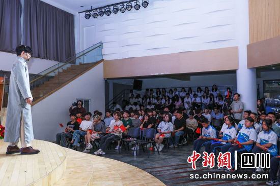 首演现场。四川国际标榜职业学院供图 首演现场。四川国际标榜职业学院供图
