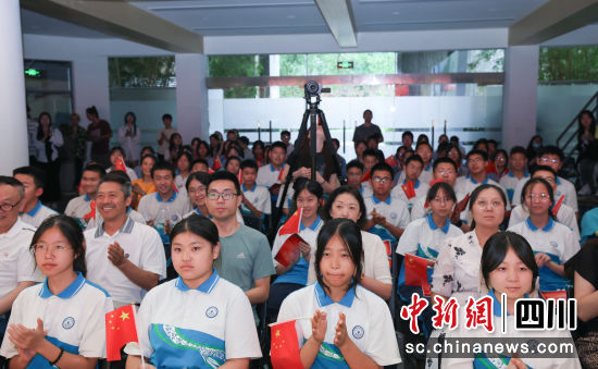 首演现场。四川国际标榜职业学院供图 首演现场。四川国际标榜职业学院供图