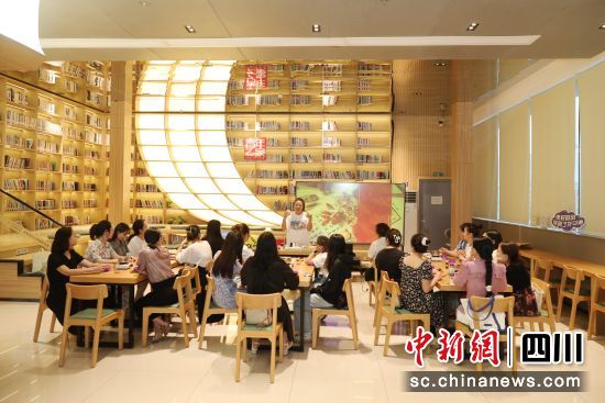 青年夜校课堂。龙马潭区融媒体中心供图 青年夜校课堂。龙马潭区融媒体中心供图