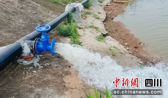 提灌站出水。贡井融媒 供图 提灌站出水。贡井融媒 供图