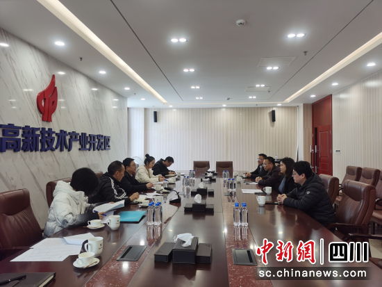 座谈调研。 广汉市委编办供图 座谈调研。 广汉市委编办供图