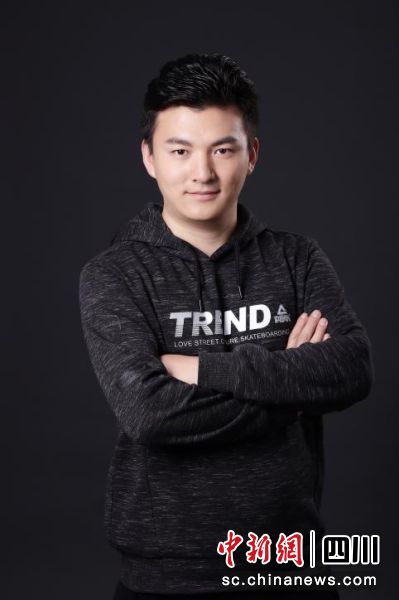 世界超级马拉松冠军许秀涛。新网银行供图 世界超级马拉松冠军许秀涛。新网银行供图