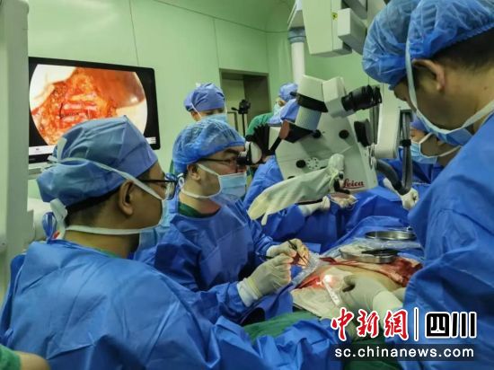 手术现场。成妇儿供图 手术现场。成妇儿供图