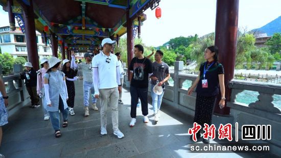 “高校文旅体验官”走进越西。(越西文广旅局 供图) “高校文旅体验官”走进越西。(越西文广旅局 供图)