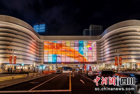 龙湖东安天街实景图。成都龙湖供图 龙湖东安天街实景图。成都龙湖供图