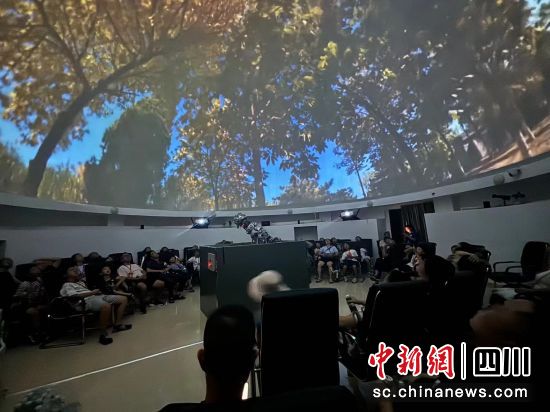 活动现场。四川省天文学会供图 活动现场。四川省天文学会供图