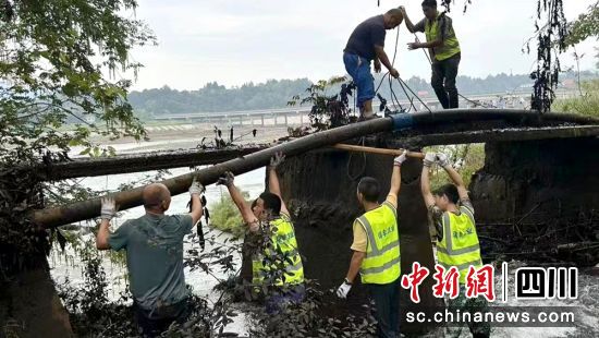 洪雅沼液管道抢修现场。(资料图)洪雅融媒供图 洪雅沼液管道抢修现场。(资料图)洪雅融媒供图