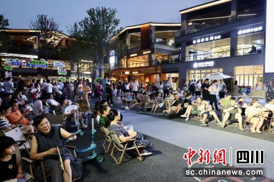 现场气氛热烈。林瑶 摄 现场气氛热烈。林瑶 摄