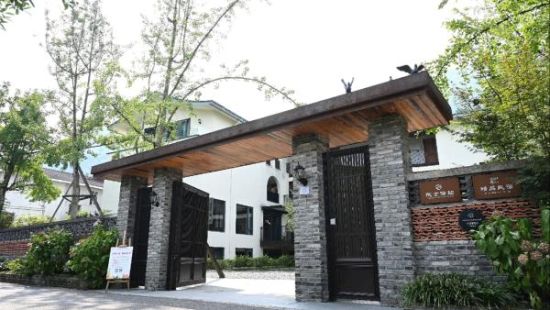 彭州市龙门山镇宝山村坚持发展集体经济走共同富裕道路。农行四川分行为宝山村村民沈光富发放农家乐贷款195万元,支持民宿“半盏山房”提档升级。 彭州市龙门山镇宝山村坚持发展集体经济走共同富裕道路。农行四川分行为宝山村村民沈光富发放农家乐贷款195万元,支持民宿“半盏山房”提档升级。