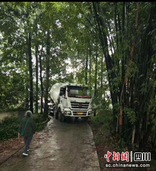 运输物资。邛崃市委统战部 供图 运输物资。邛崃市委统战部 供图
