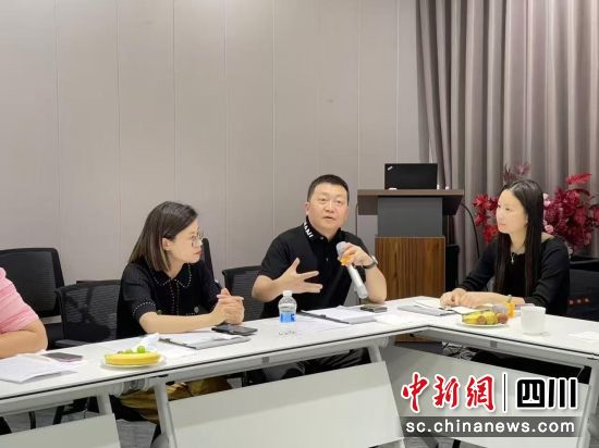 座谈交流。邛崃市委统战部 供图 座谈交流。邛崃市委统战部 供图