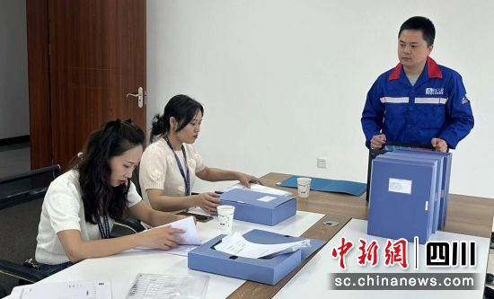监督检查现场。沿滩融媒 供图 监督检查现场。沿滩融媒 供图