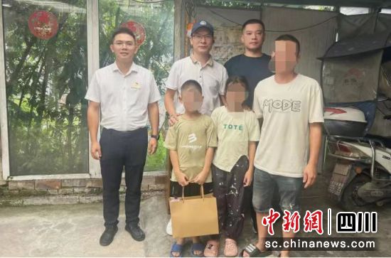慰问现场。邛崃市委统战部 供图 慰问现场。邛崃市委统战部 供图