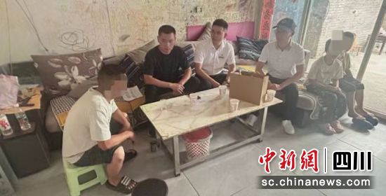 慰问现场。邛崃市委统战部 供图 慰问现场。邛崃市委统战部 供图