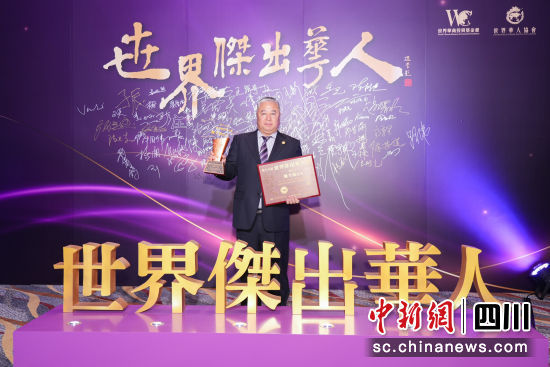 魏全斌获奖现场。杨志强摄 魏全斌获奖现场。杨志强摄