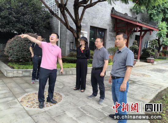 调研现场。邛崃市侨联 供图 调研现场。邛崃市侨联 供图