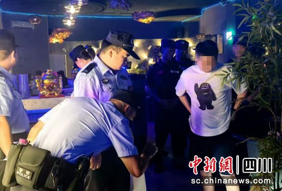 检查整治现场。自贡高新公安 供图 检查整治现场。自贡高新公安 供图