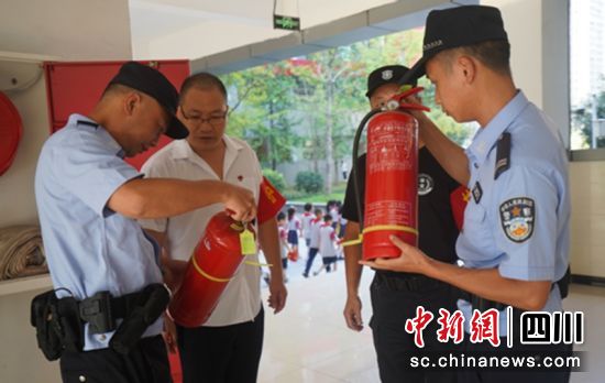 消防安全检查。富顺警方 供图 消防安全检查。富顺警方 供图