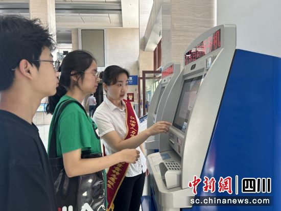 江油全面实施“温暖社保”服务提升工程。 江油人社局供图 江油全面实施“温暖社保”服务提升工程。 江油人社局供图