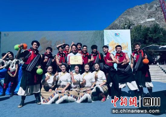 壤塘县参赛人员。壤塘县委宣传部 供图 壤塘县参赛人员。壤塘县委宣传部 供图