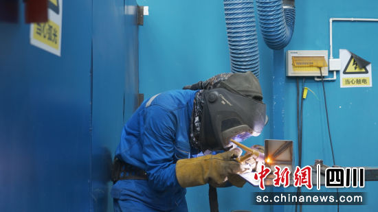 选手正在紧张参赛。王军 摄 选手正在紧张参赛。王军 摄