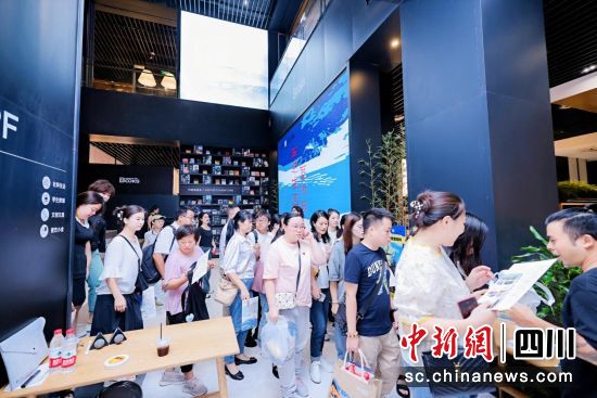 图为“在达古·回响”艺术分享现场。 达古冰川风景名胜区管理局供图 图为“在达古·回响”艺术分享现场。 达古冰川风景名胜区管理局供图