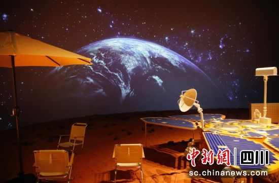 在火星来一次“户外休闲游”。胡鹏 摄 在火星来一次“户外休闲游”。胡鹏 摄