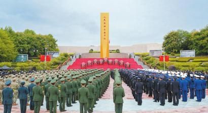 9月30日,四川省在成都市烈士陵园隆重举行向人民英雄敬献花篮仪式。 四川日报全媒体记者 欧阳杰 摄 9月30日,四川省在成都市烈士陵园隆重举行向人民英雄敬献花篮仪式。 四川日报全媒体记者 欧阳杰 摄