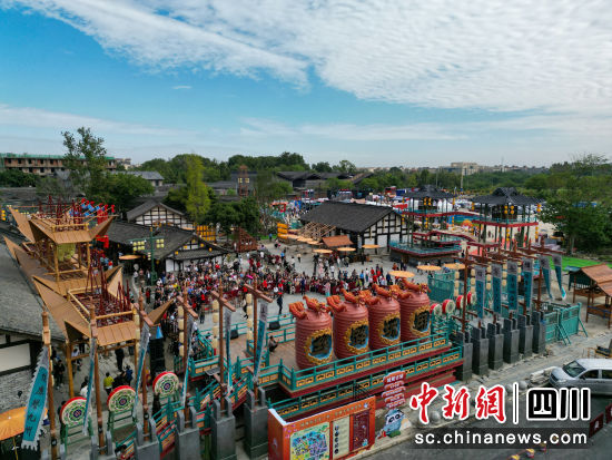 热闹非凡的成都城厢古城。张浪 摄 热闹非凡的成都城厢古城。张浪 摄