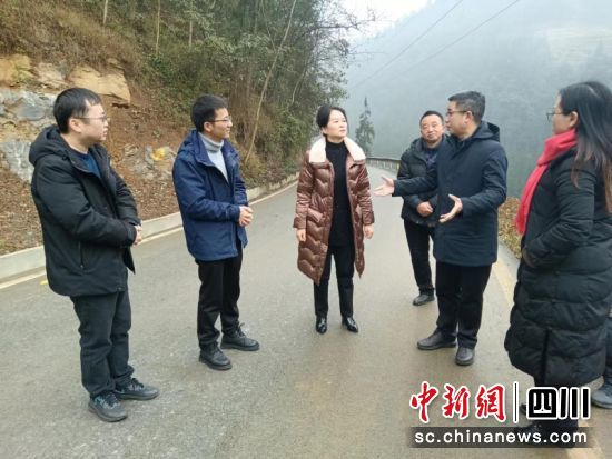 杨学东调研指导民族地区发展。宜宾市委统战部 供图 杨学东调研指导民族地区发展。宜宾市委统战部 供图