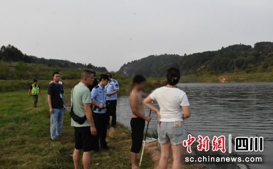 联合执法现场。荣县融媒 供图 联合执法现场。荣县融媒 供图