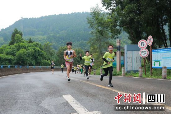 全球观天下！2024四川省最美绿道系列赛金龙长城站举行