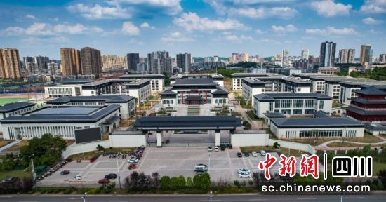 建成投用的乐至中学玉龙校区。姚阳 摄 建成投用的乐至中学玉龙校区。姚阳 摄