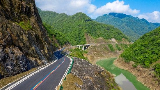 四川省普通公路。四川省交通运输厅供图 四川省普通公路。四川省交通运输厅供图