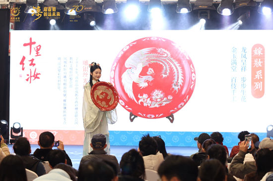活动现场。成都漆器工艺厂有限责任公司供图 活动现场。成都漆器工艺厂有限责任公司供图