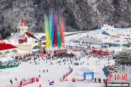 2025年成都市第六届冰雪运动季启动仪式11日在成都西岭雪山举行。 (成都市体育局供图) 2025年成都市第六届冰雪运动季启动仪式11日在成都西岭雪山举行。 (成都市体育局供图)