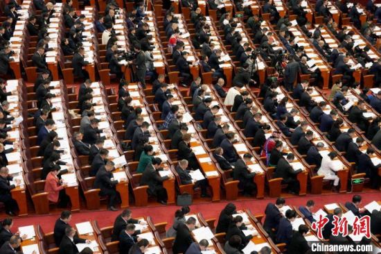 四川省第十四届人民代表大会第四次会议20日在成都开幕。 安源 摄 四川省第十四届人民代表大会第四次会议20日在成都开幕。 安源 摄