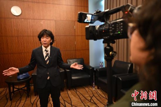 7月16日,日本AGC株式会社执行董事、中国总代表汤山空树在第三届链博会期间接受中新社专访。中新社记者 张浪 摄 7月16日,日本AGC株式会社执行董事、中国总代表汤山空树在第三届链博会期间接受中新社专访。中新社记者 张浪 摄