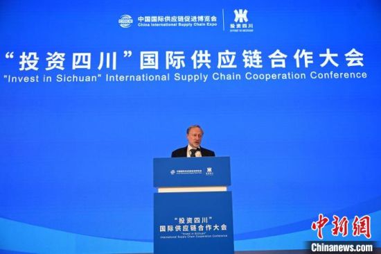 比利时驻华大使安博宁在“投资四川”国际供应链合作大会致辞。记者 张浪 摄 比利时驻华大使安博宁在“投资四川”国际供应链合作大会致辞。记者 张浪 摄