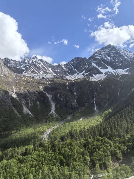 理小路美景(资料图) 理小路美景(资料图)