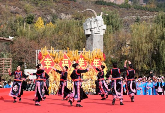 ��ï�ع�Ǽ�ǹ㳡Ⱥ�����𻶿�ĸ��衷 �㽭/��