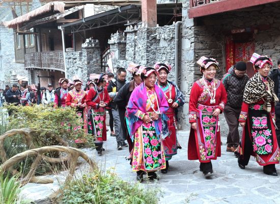 ��Ǽ��Ⱥ������ʢװ�μ����׻�� �㽭/��