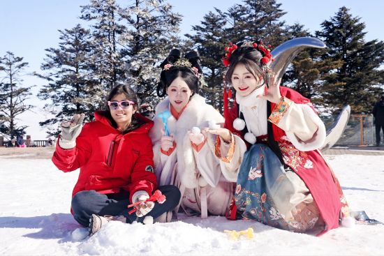 ����ѩɽ���������¸�